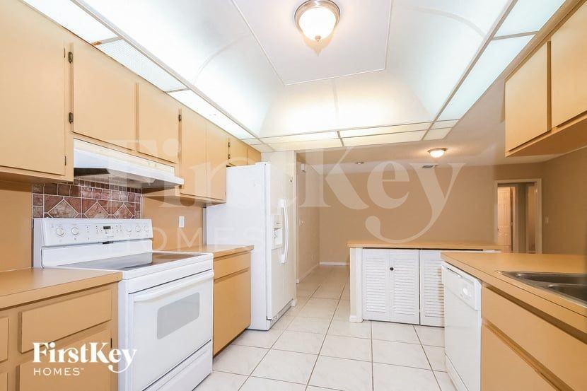 13581 Columbine Ave - Photo 5 of 15