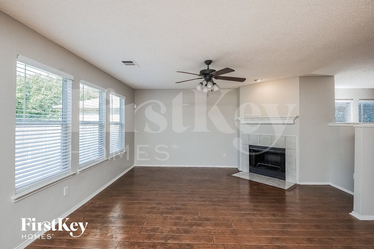 13413 Lost Spurs Rd - Photo 2 of 15