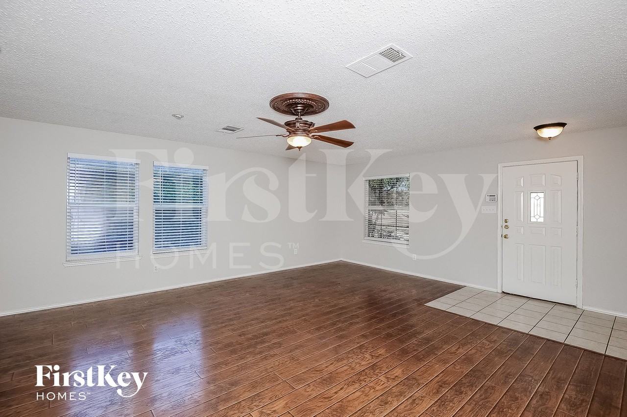 13413 Lost Spurs Rd - Photo 4 of 15