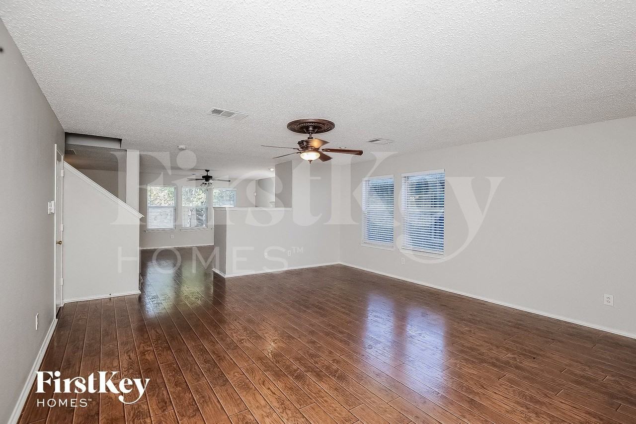 13413 Lost Spurs Rd - Photo 5 of 15