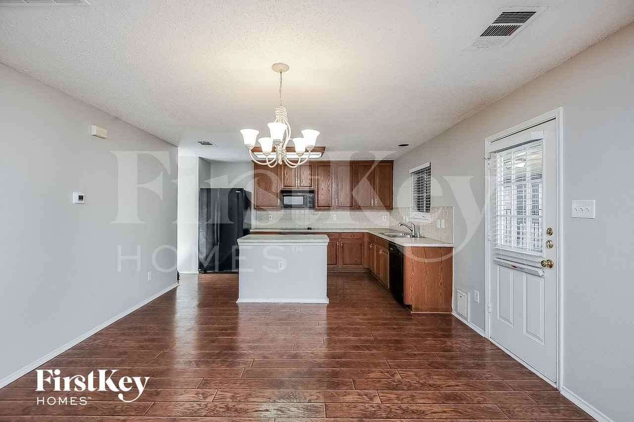 13413 Lost Spurs Rd - Photo 6 of 15