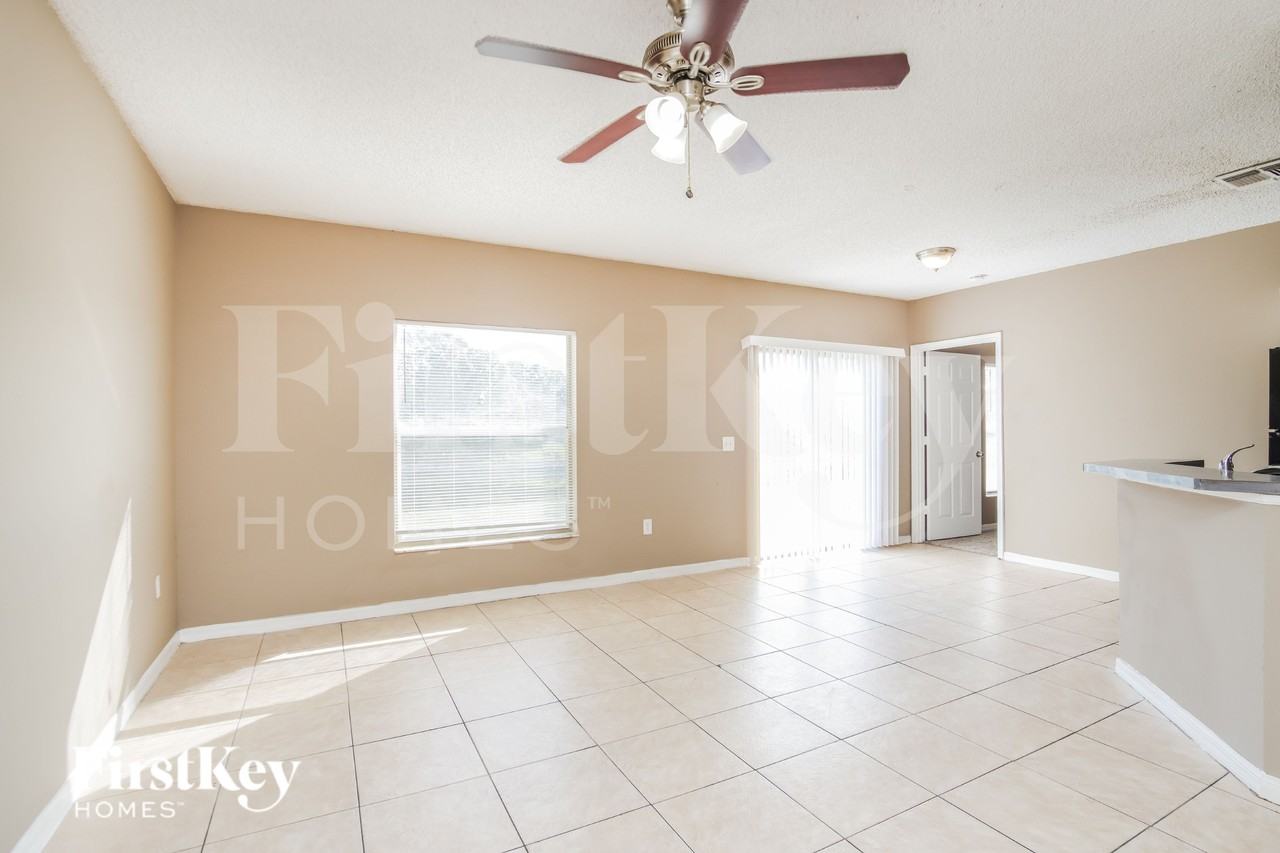 129 Admiral Cir - Photo 3 of 16