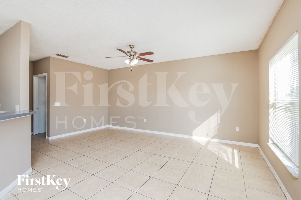 129 Admiral Cir - Photo 4 of 16