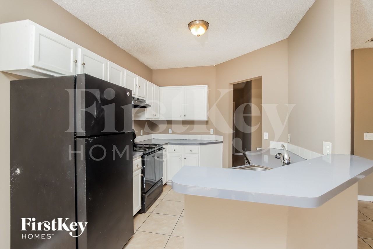 129 Admiral Cir - Photo 5 of 16