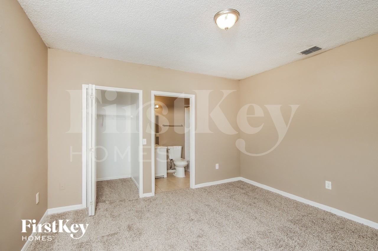 129 Admiral Cir - Photo 7 of 16
