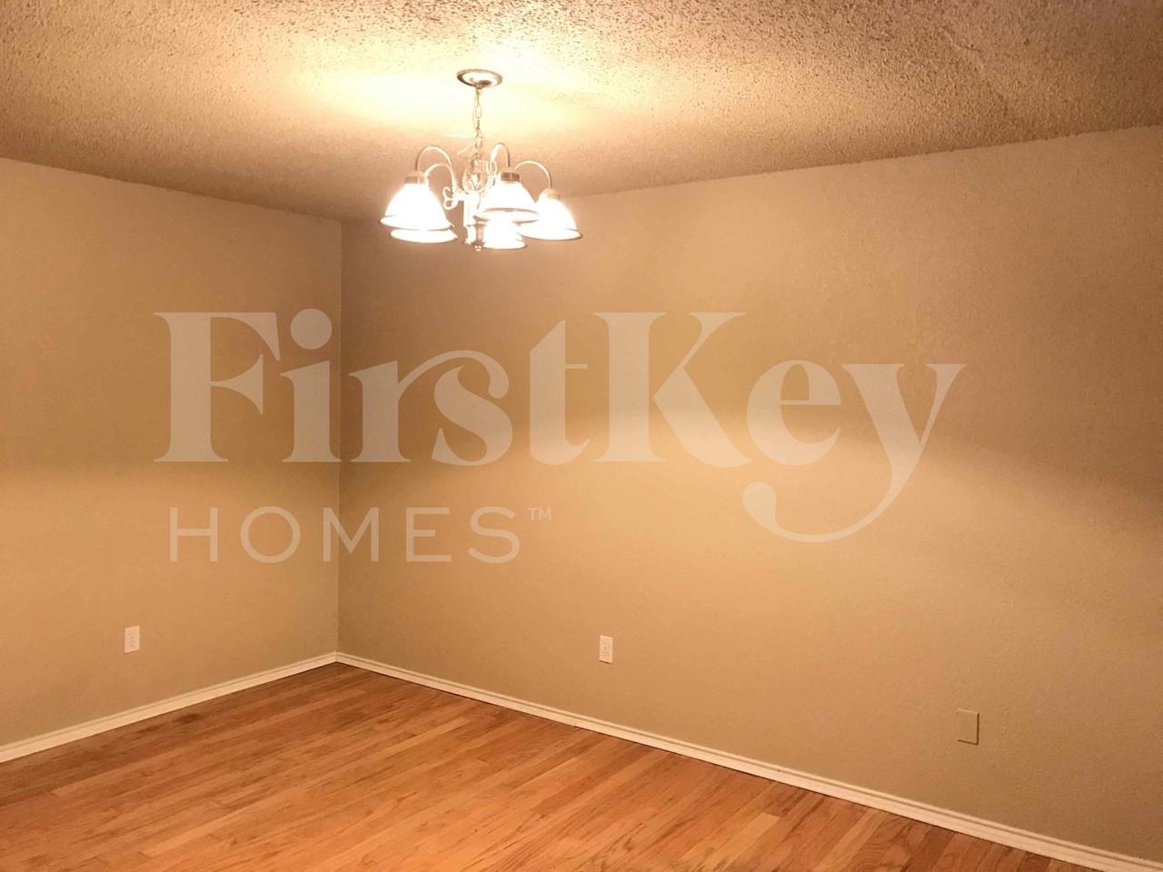 1237 Colony St - Photo 2 of 22