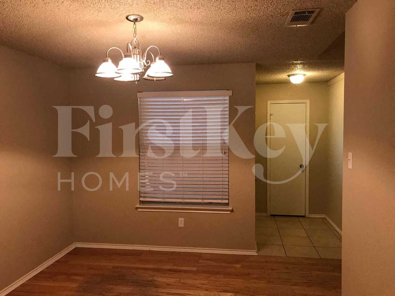 1237 Colony St - Photo 3 of 22