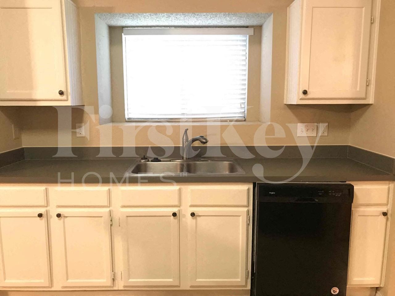 1237 Colony St - Photo 5 of 22