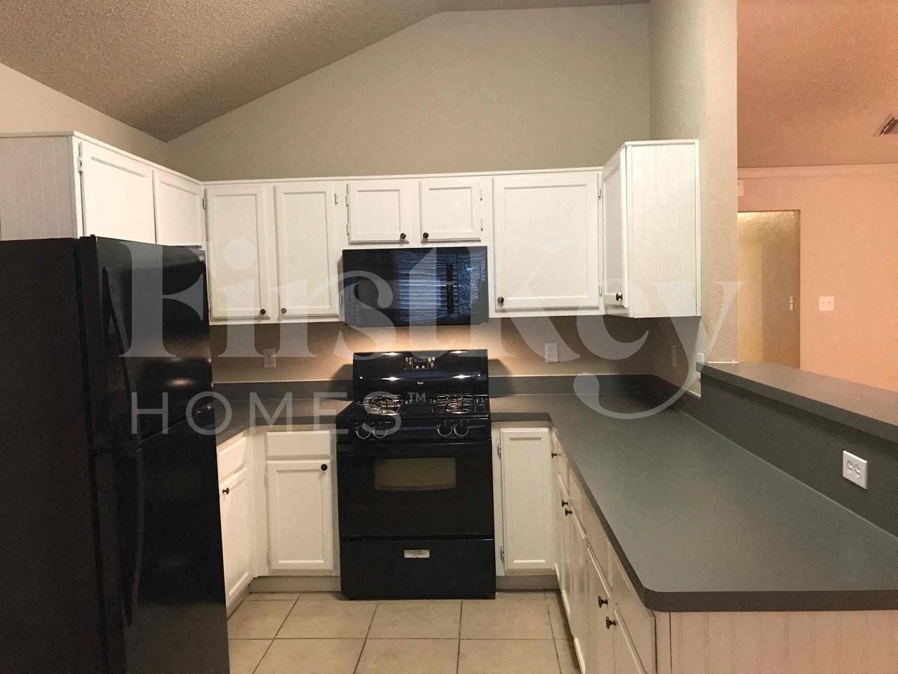 1237 Colony St - Photo 6 of 22