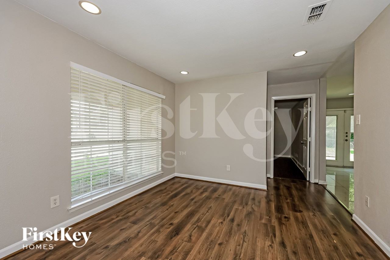 1217 Meadow Creek Dr - Photo 2 of 19