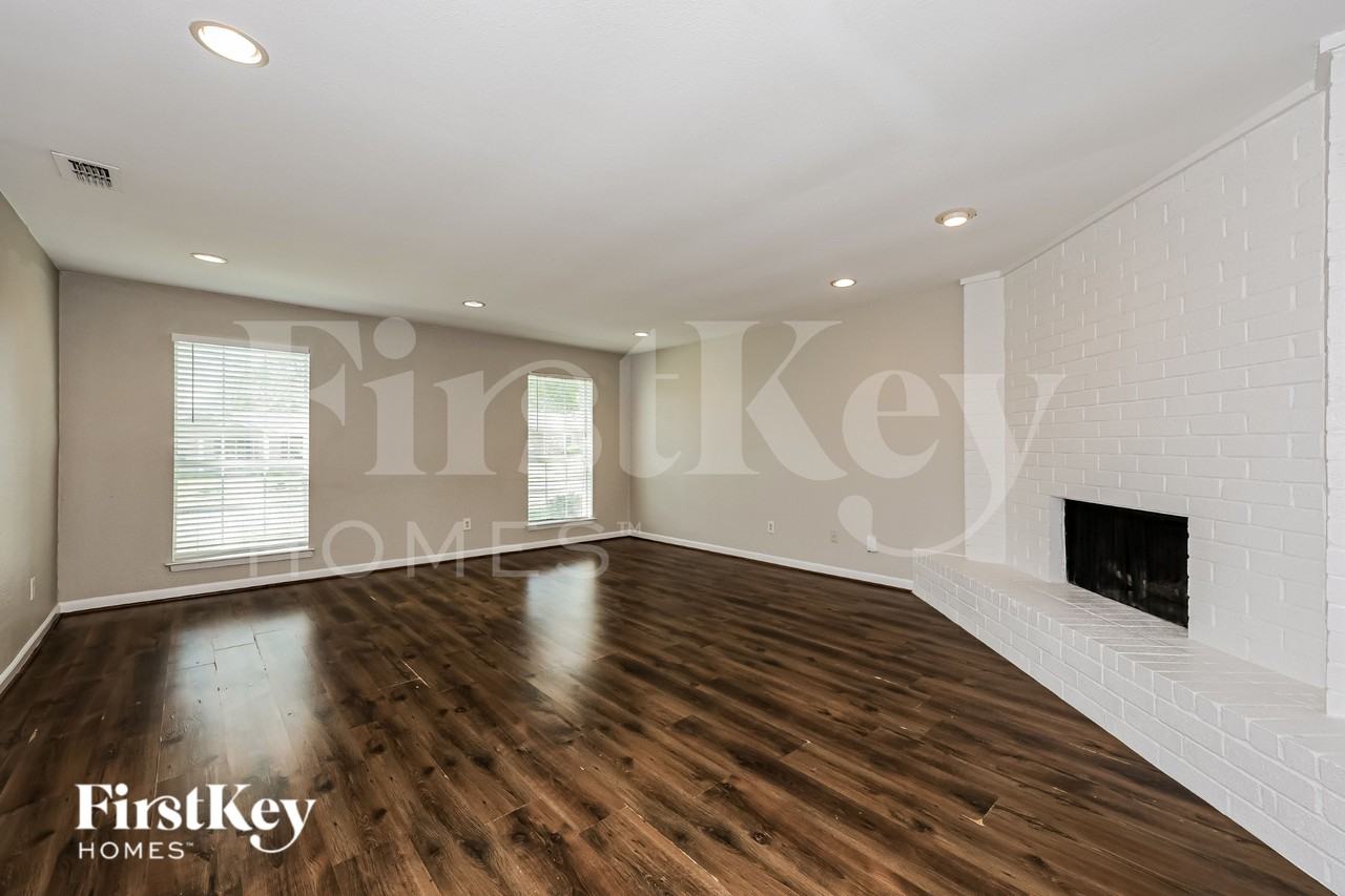 1217 Meadow Creek Dr - Photo 3 of 19