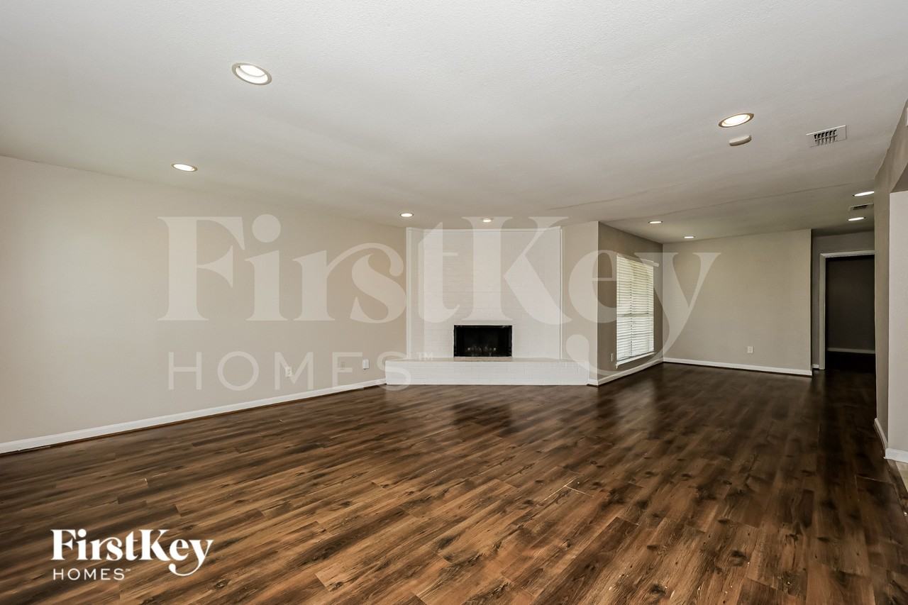 1217 Meadow Creek Dr - Photo 5 of 19