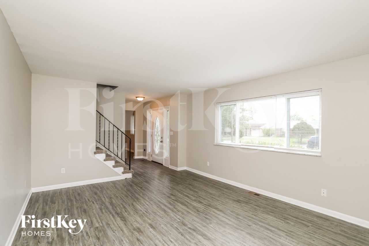 11741 Hanover Rd - Photo 3 of 19