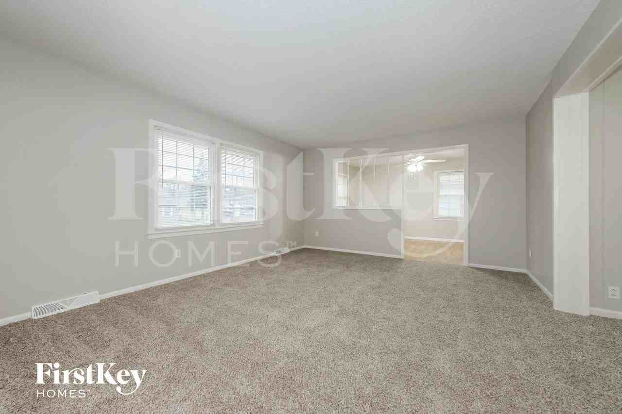 107 Hillcrest Rd - Photo 4 of 15
