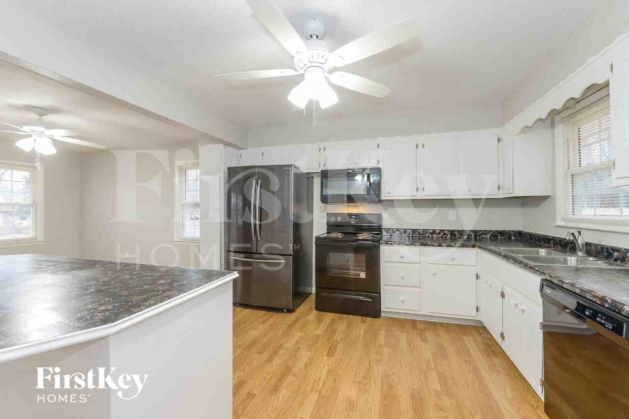 107 Hillcrest Rd - Photo 5 of 15