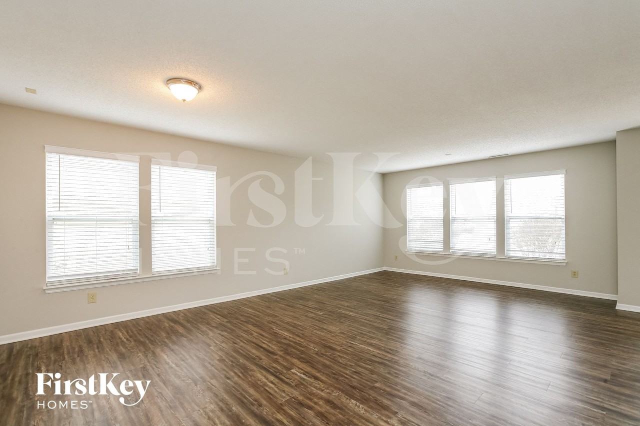 10437 Split Rock Way - Photo 4 of 15
