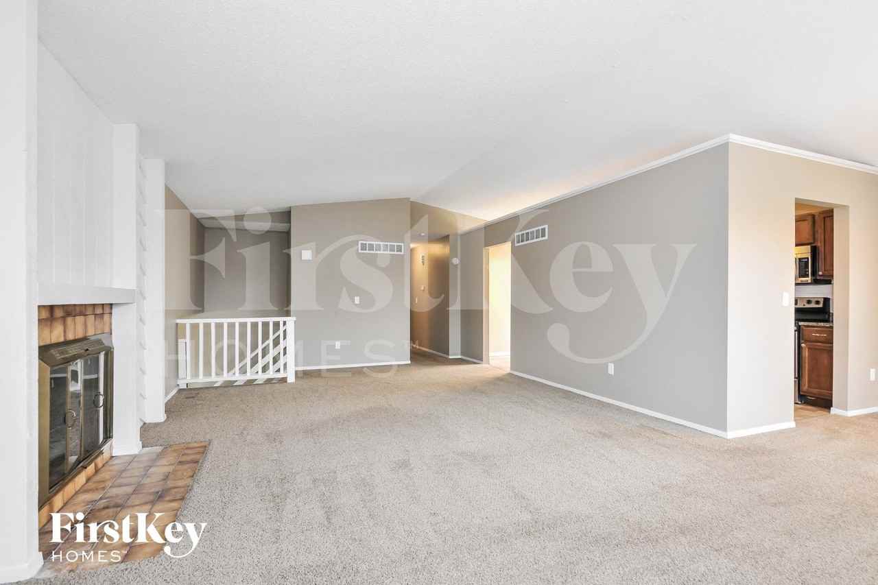 1 Berry Ct - Photo 3 of 15