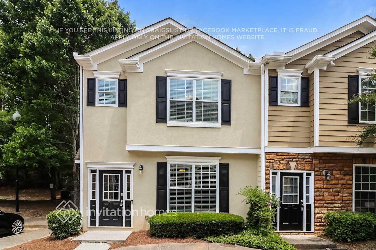 202 Riverstone Commons Cir