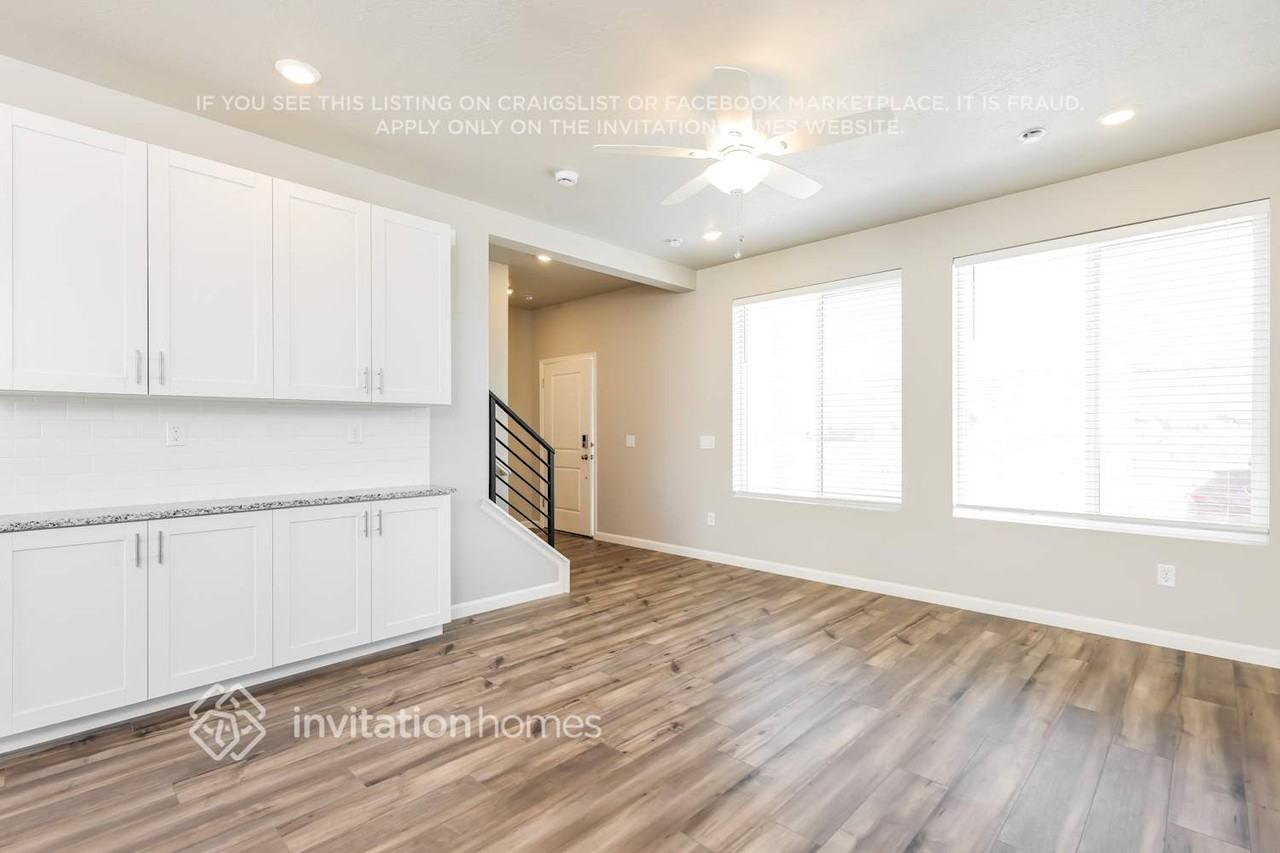 379 E Kanab Creek Dr - Photo 5 of 19