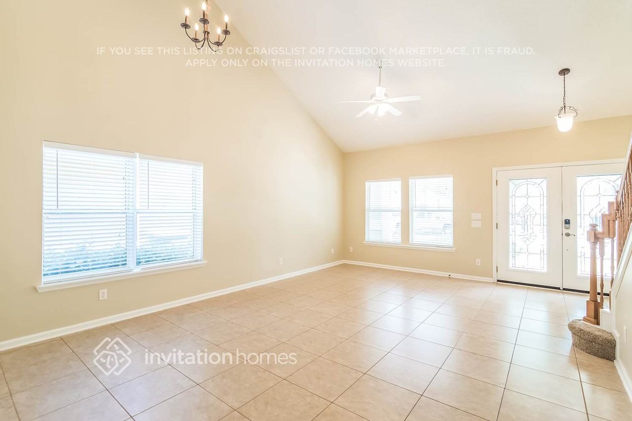 5698 Alamosa Cir - Photo 3 of 14