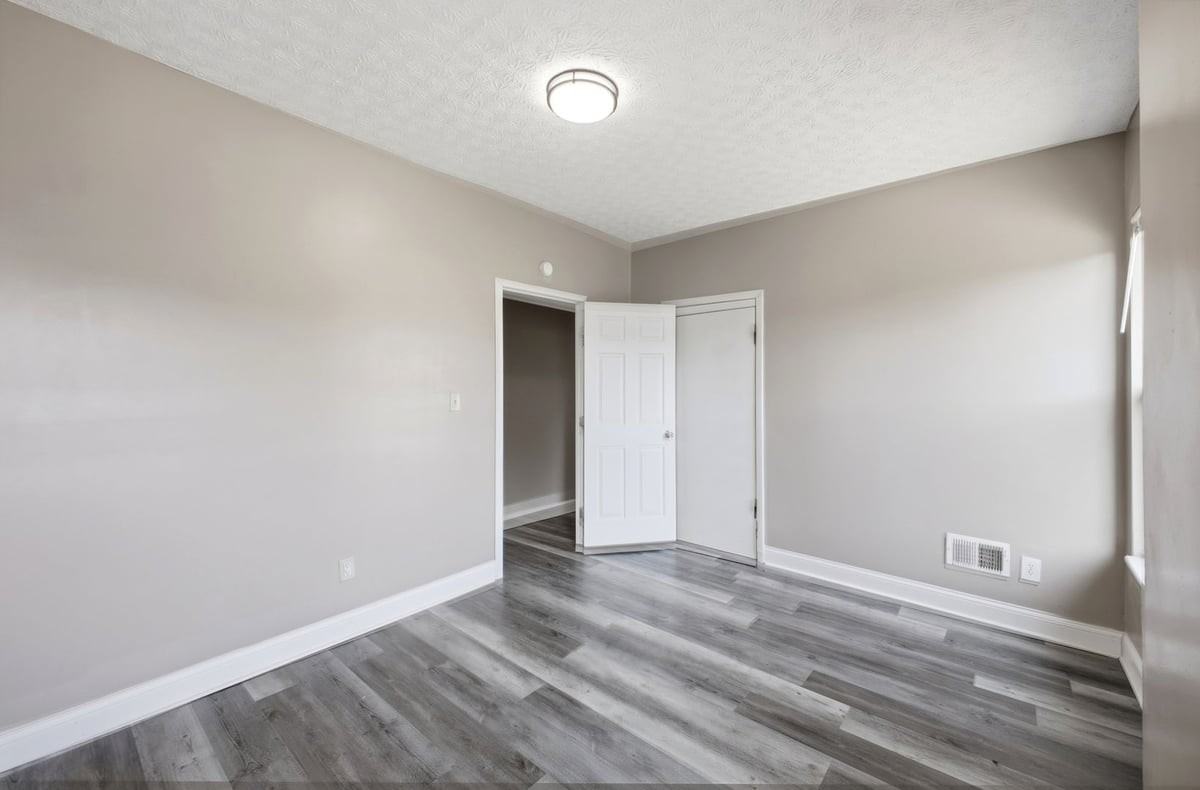 393 Saint Clair Ave - Photo 3 of 25
