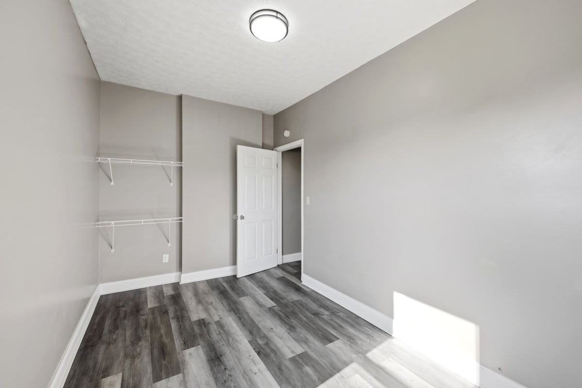 393 Saint Clair Ave - Photo 4 of 25
