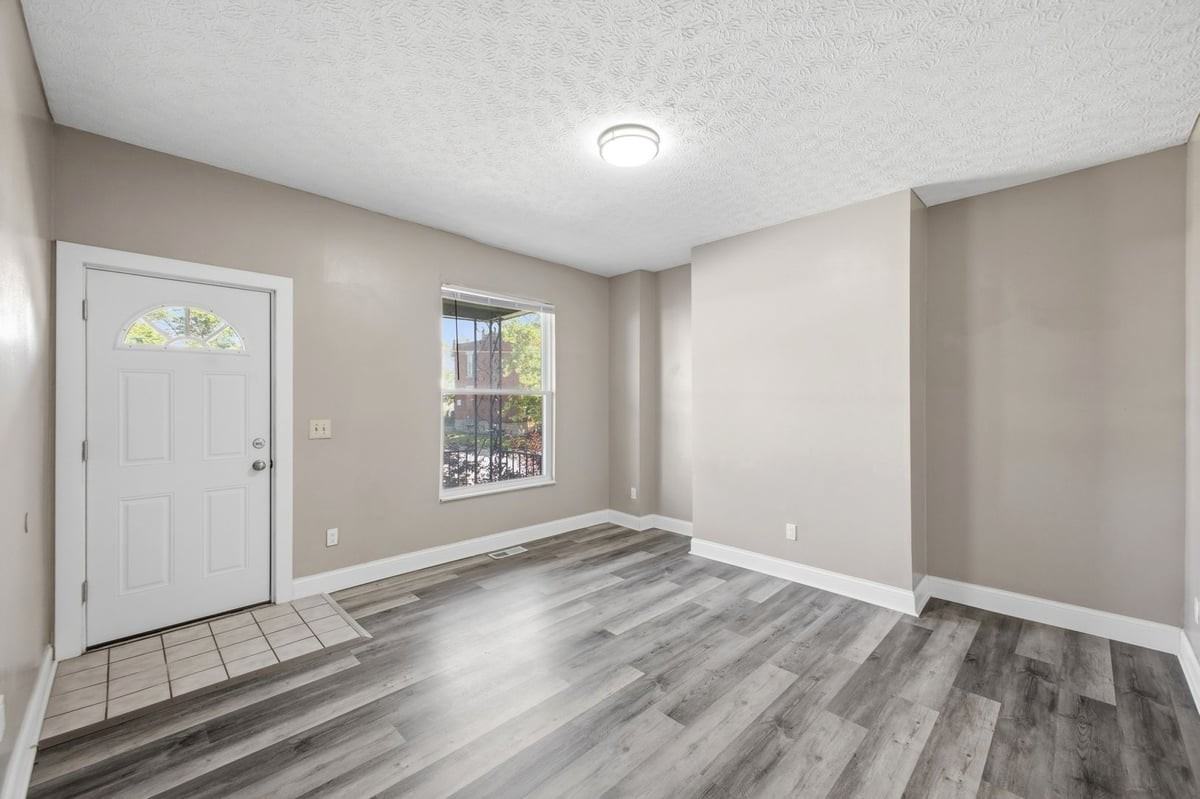 393 Saint Clair Ave - Photo 7 of 25