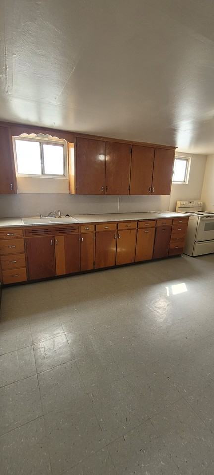 551 E Hooper Ave #1 - Photo 4 of 10