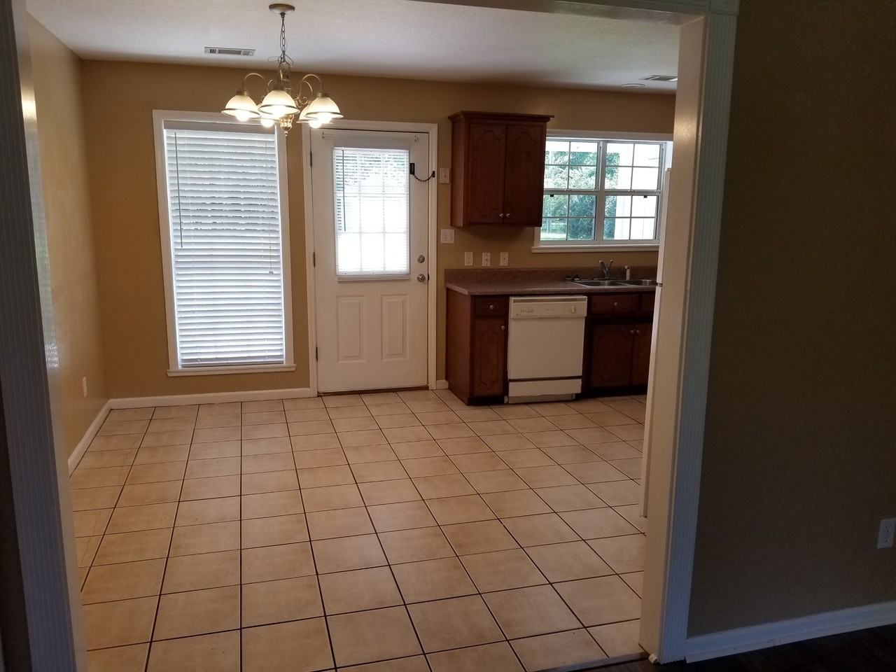 4242 Lightsey Rd - Photo 4 of 17