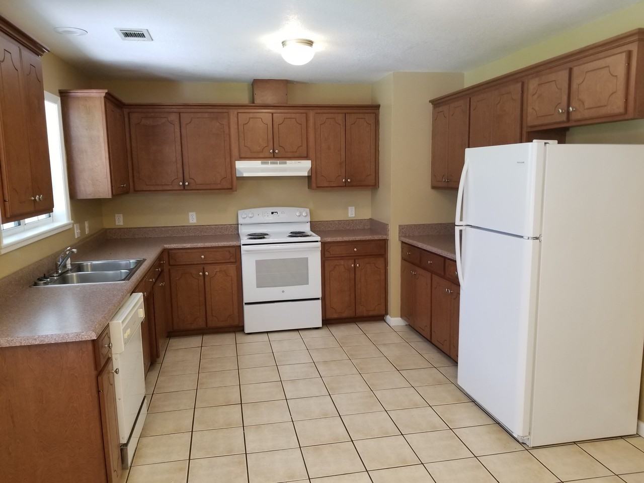 4242 Lightsey Rd - Photo 5 of 17