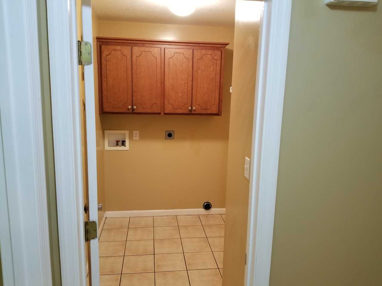 4242 Lightsey Rd - Photo 6 of 17