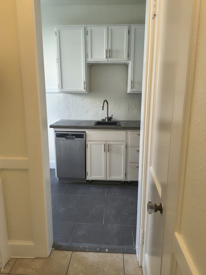 1916 7th Ave W #27 - Photo 4 of 9