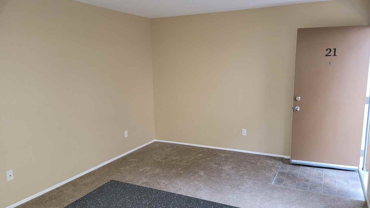 5069 University Ave #21 - Photo 4 of 7