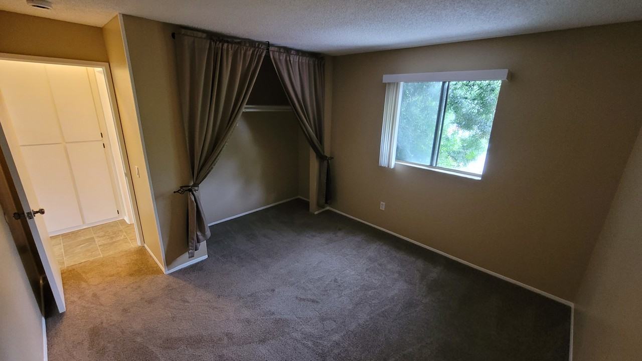 5069 University Ave #21 - Photo 6 of 7