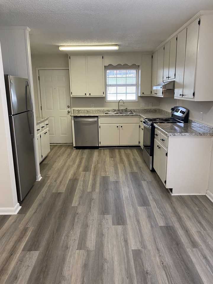 2539 Old Bainbridge Rd - Photo 2 of 22