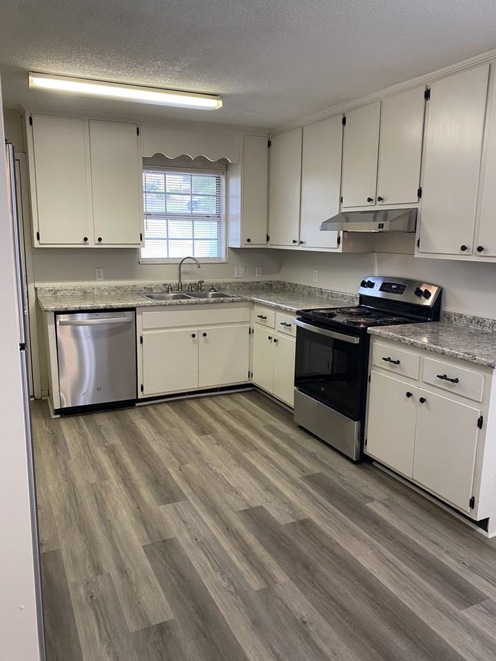 2539 Old Bainbridge Rd - Photo 3 of 22