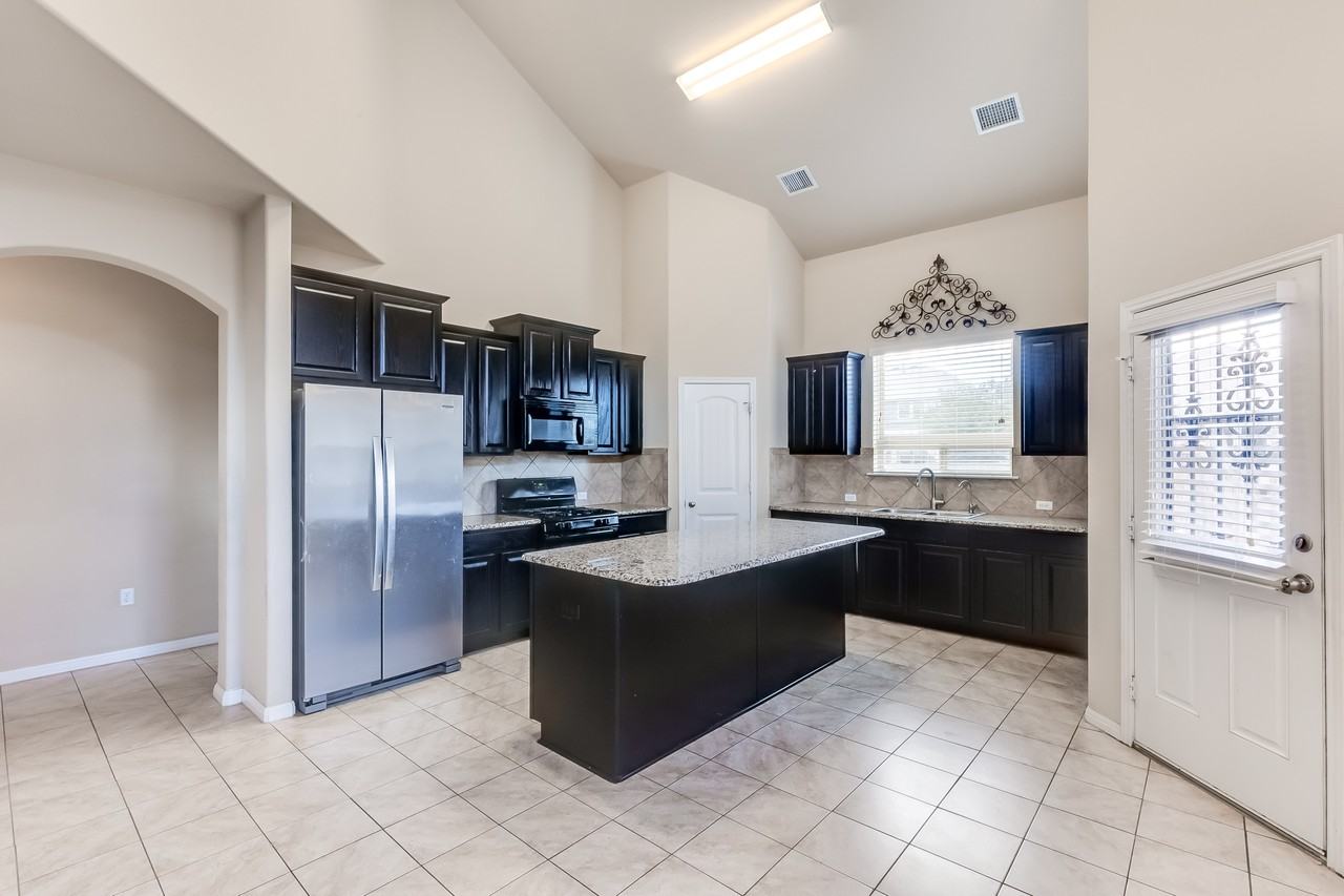 1549 Hamiltons Way - Photo 6 of 24