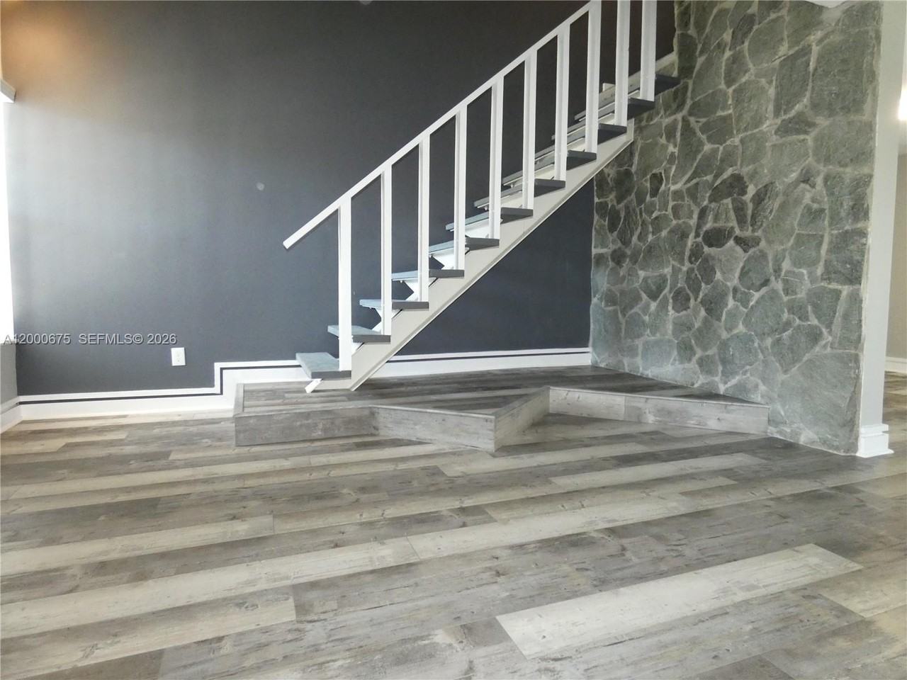 14212 Ne 4th Ave - Photo 3 of 20