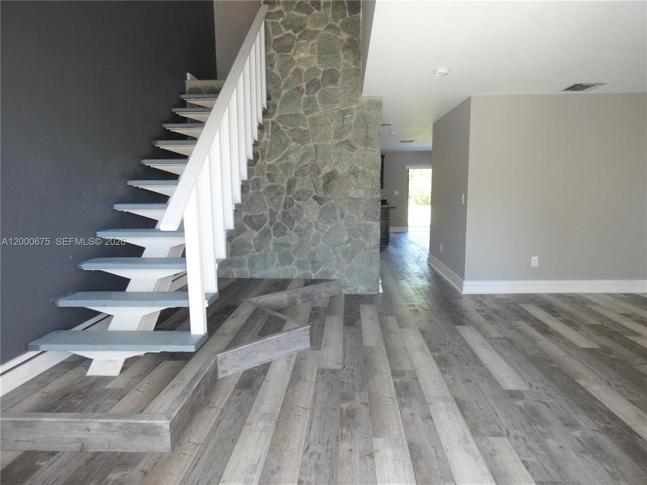14212 Ne 4th Ave - Photo 4 of 20