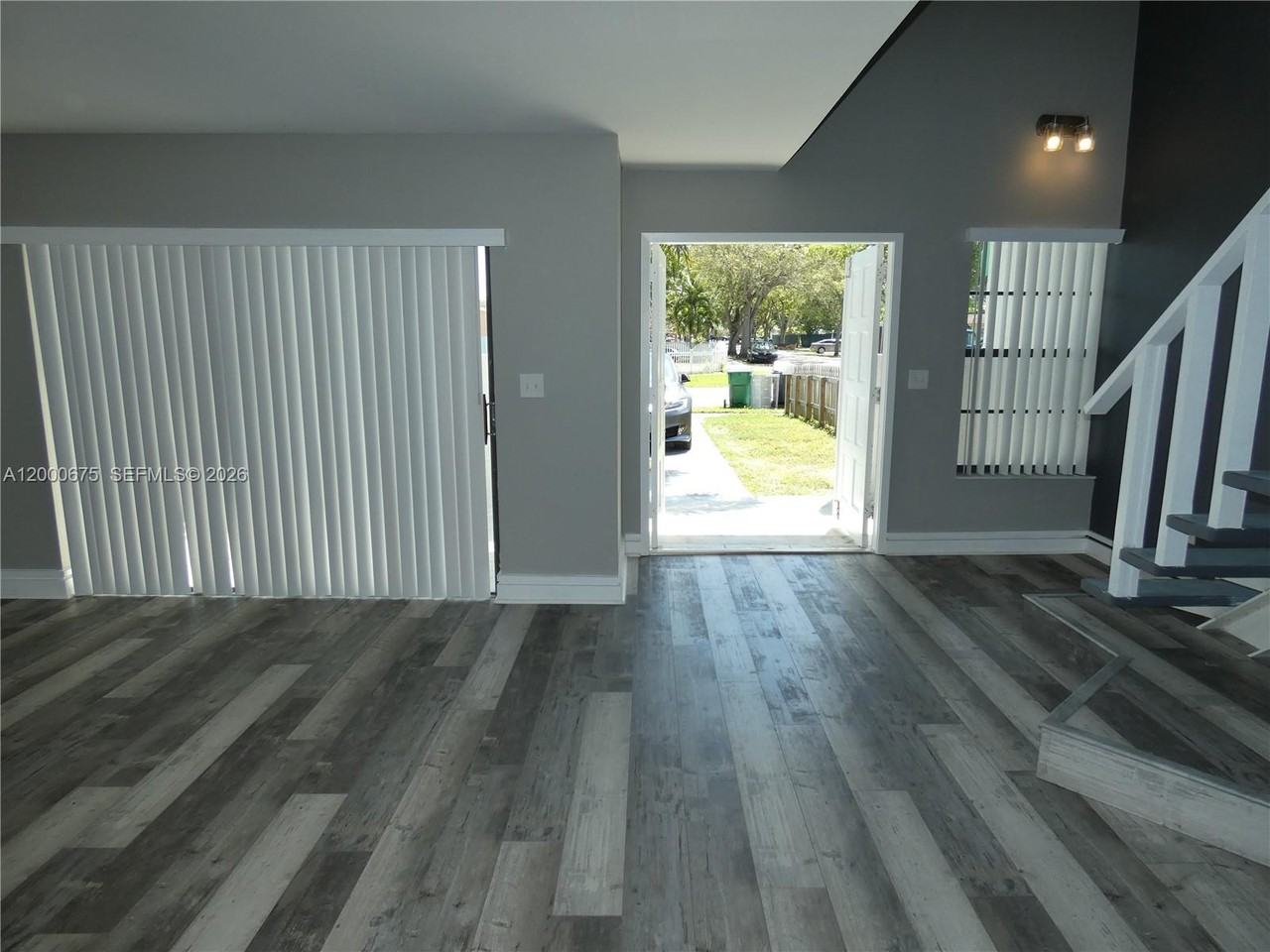 14212 Ne 4th Ave - Photo 5 of 20