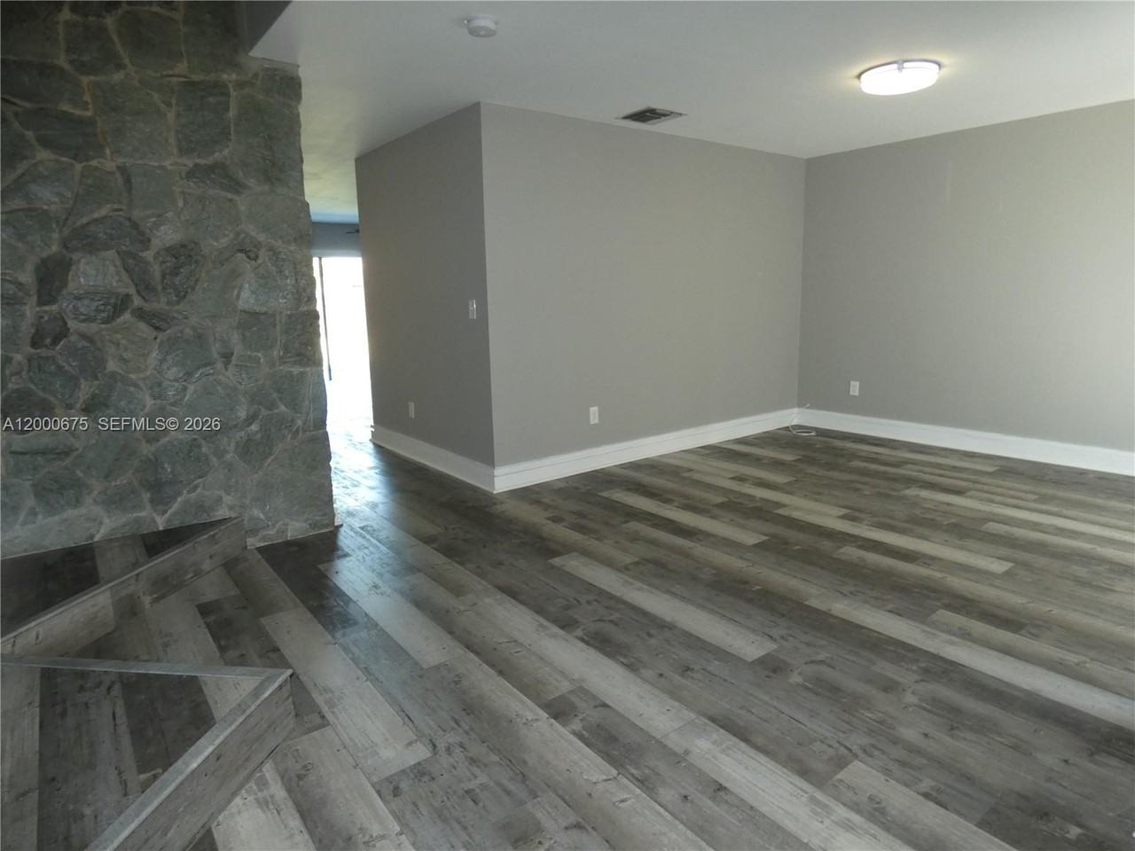 14212 Ne 4th Ave - Photo 6 of 20
