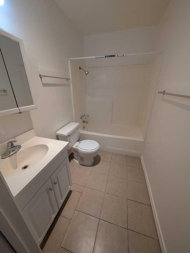 1054 S Magnolia Ave #8 - Photo 2 of 50