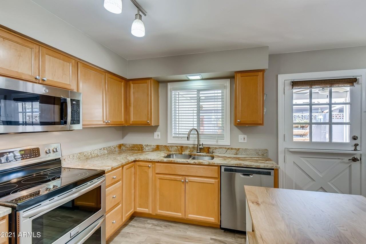 4437 N 40th St - Photo 5 of 20