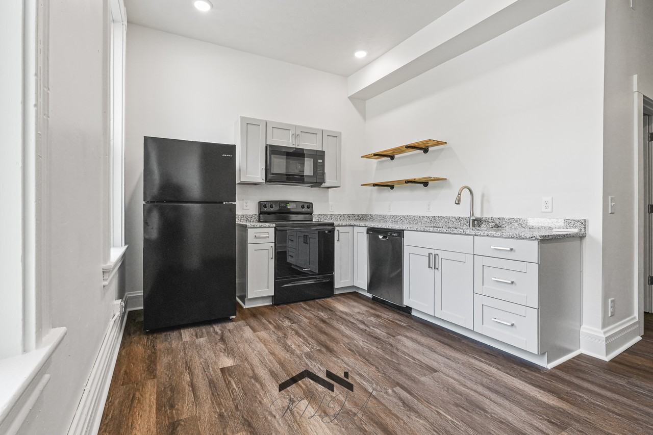 427 Whiteman St #1 - Photo 2 of 20