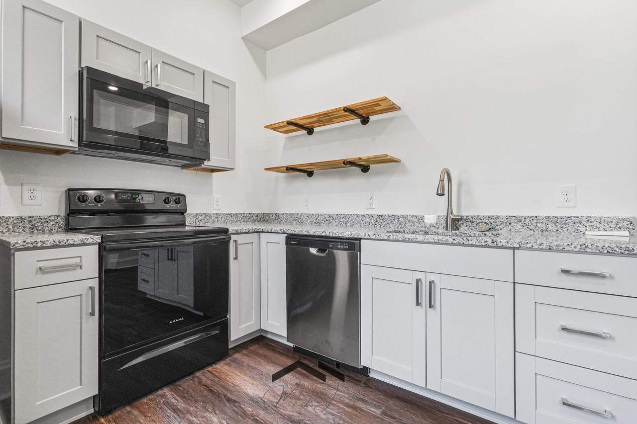 427 Whiteman St #1 - Photo 3 of 20
