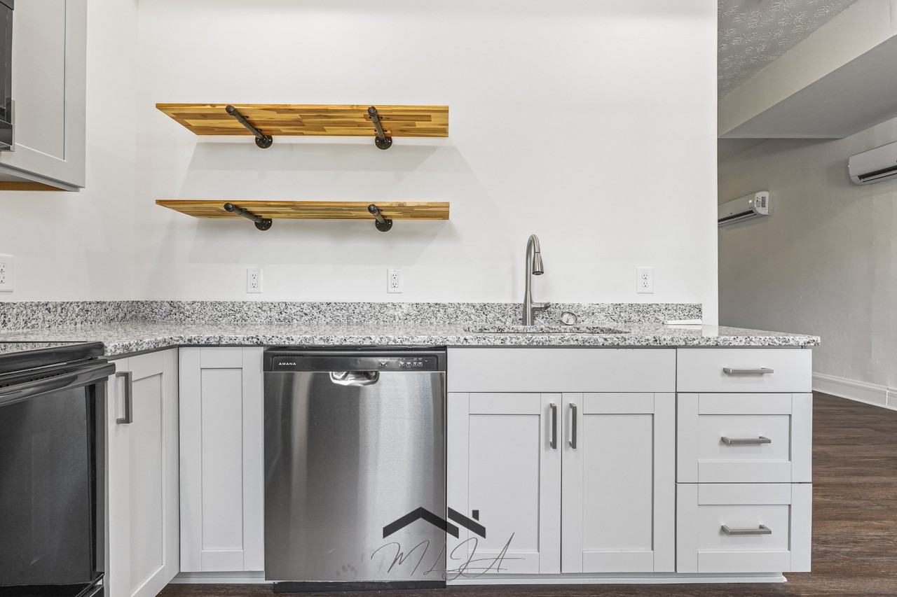 427 Whiteman St #1 - Photo 4 of 20
