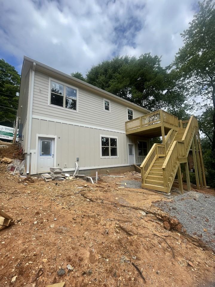 726A Moore St - Photo 2 of 7