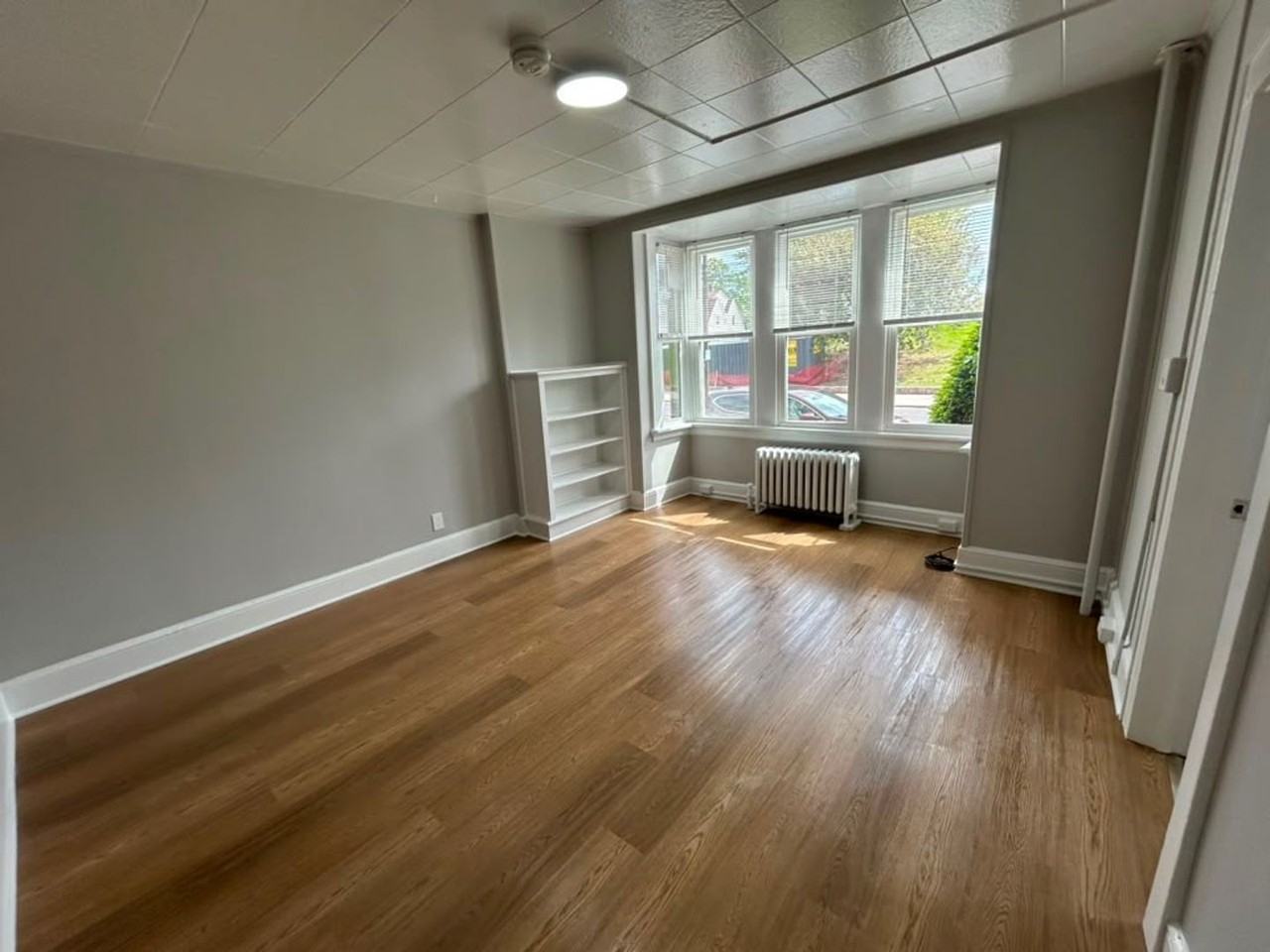 107 Broad St - Photo 3 of 10