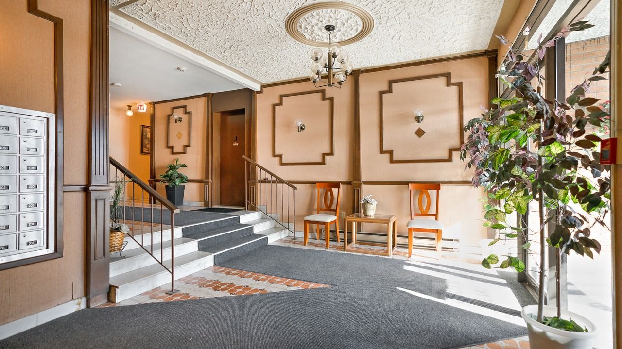 6161 Boulevard LaSalle - Photo 5 of 12