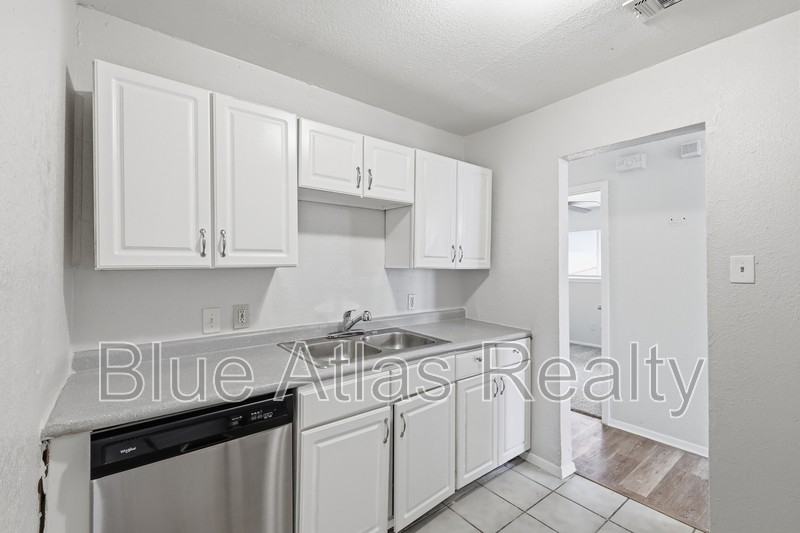 5055 Virgil St - Photo 5 of 24